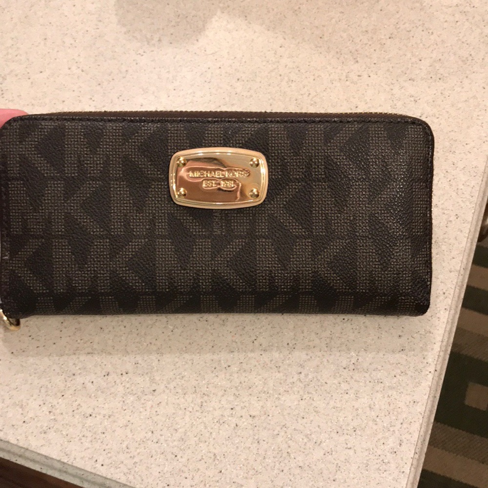 Micheal Kors wallet